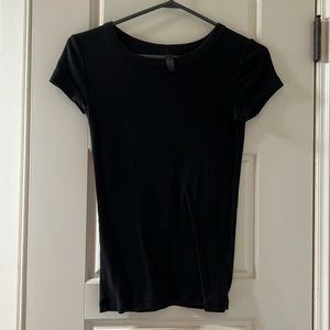 Victoria’s Secret black crew neck t shirt